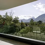 The Hills * Meran